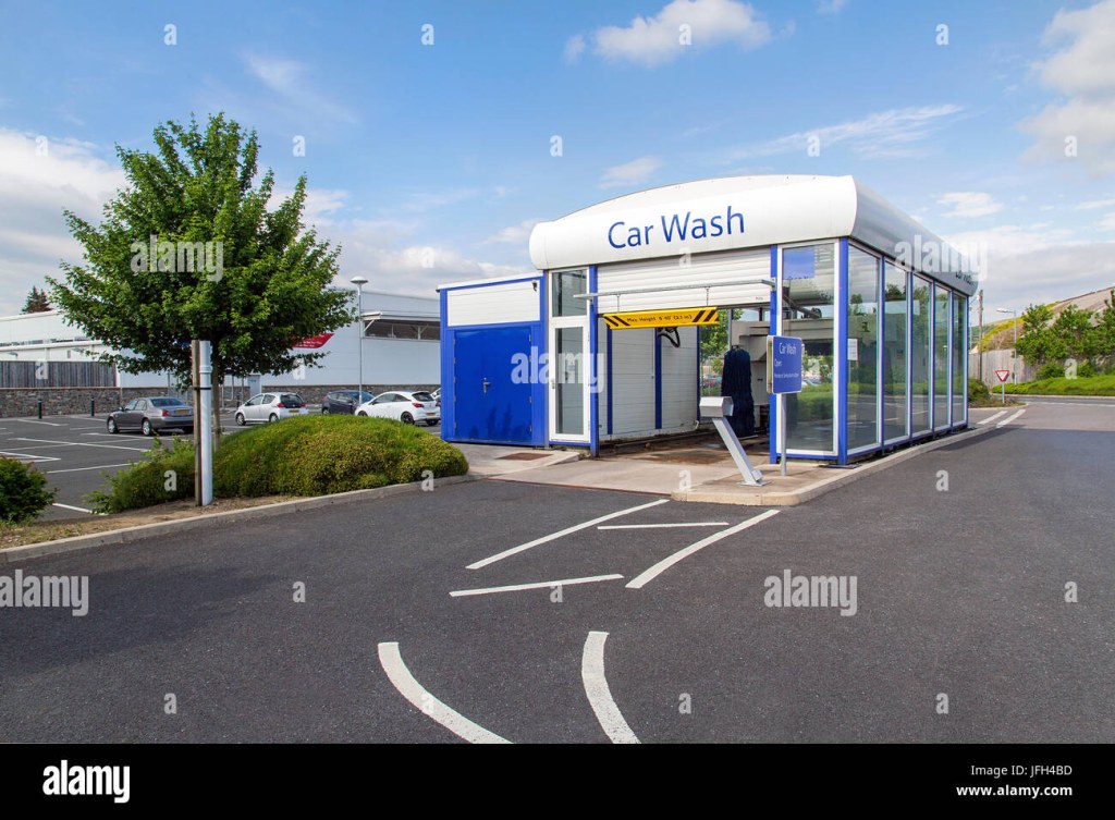 Picture of: Petrol station car wash -Fotos und -Bildmaterial in hoher